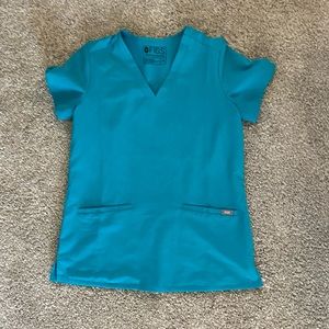 Figs real scrub top